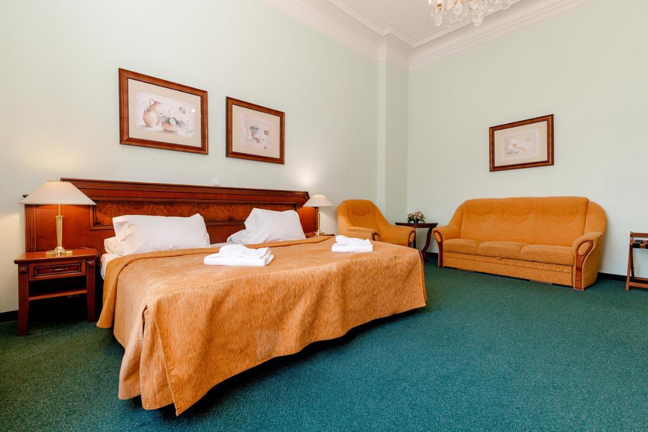 Hotel Ester Karlovy Vary Exterior photo
